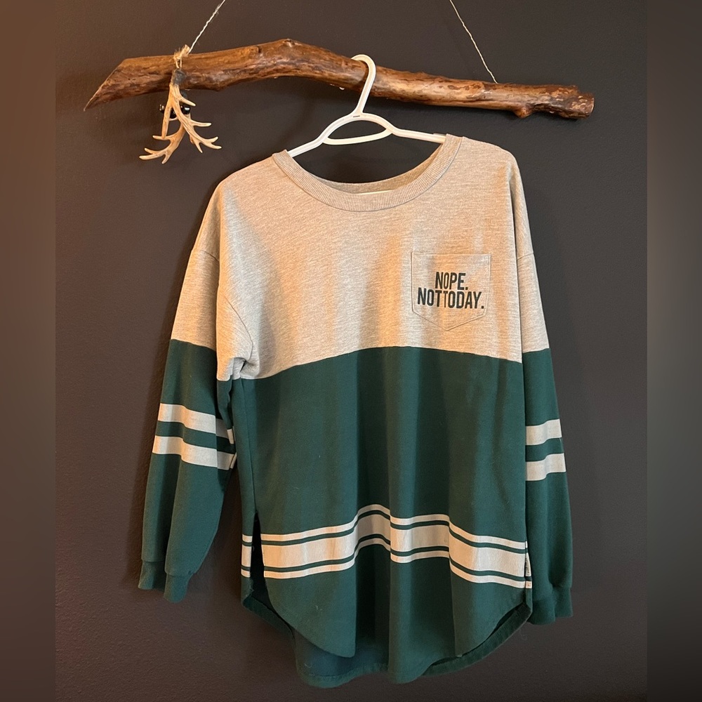 Rue 21 Sweater Size Medium